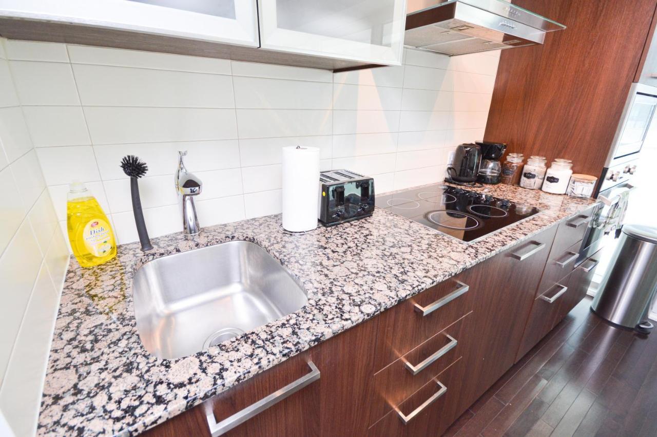 Downtown Toronto Condo Near Cn Tower, Mtcc, Rogers Center , Union Station Екстериор снимка