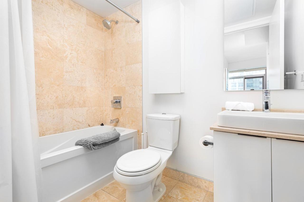 Downtown Toronto Condo Near Cn Tower, Mtcc, Rogers Center , Union Station Екстериор снимка