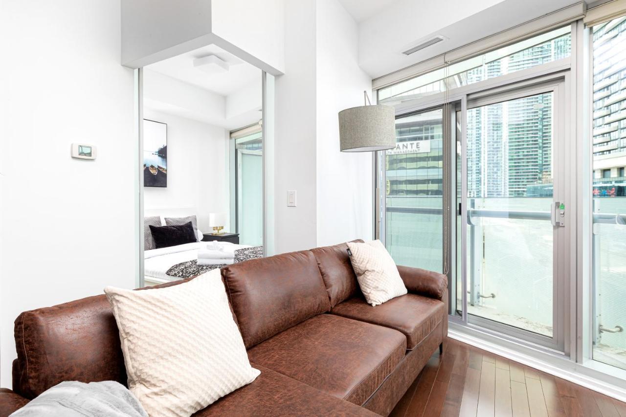 Downtown Toronto Condo Near Cn Tower, Mtcc, Rogers Center , Union Station Екстериор снимка